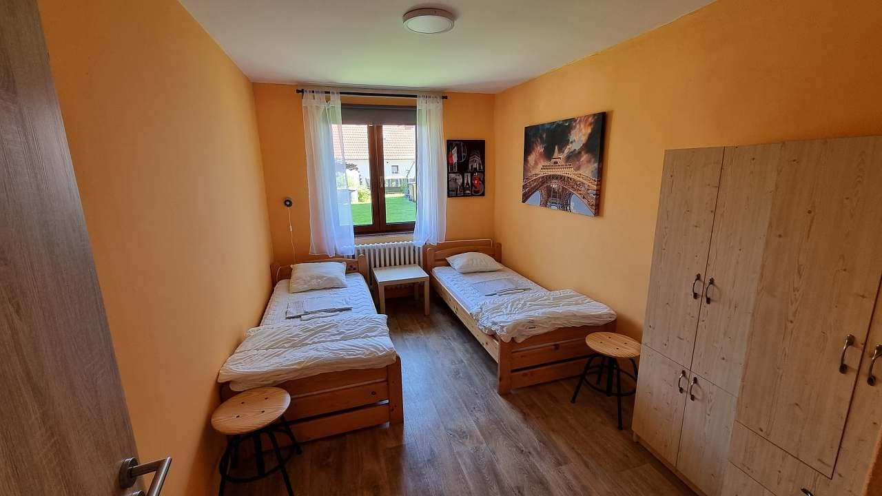 Pokoj 2 se dvěma samostatnými postelemi
